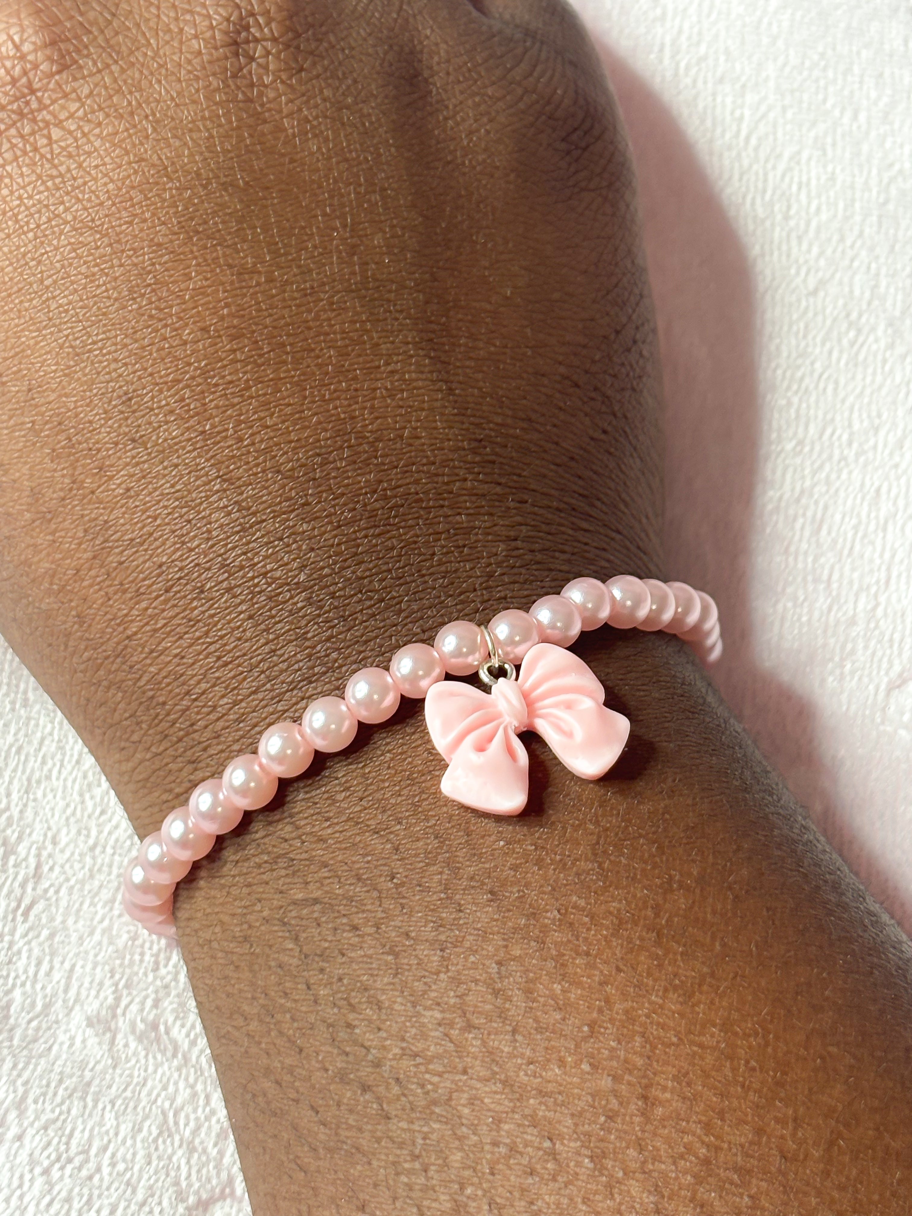 Baby pink pearl bracelet with bow