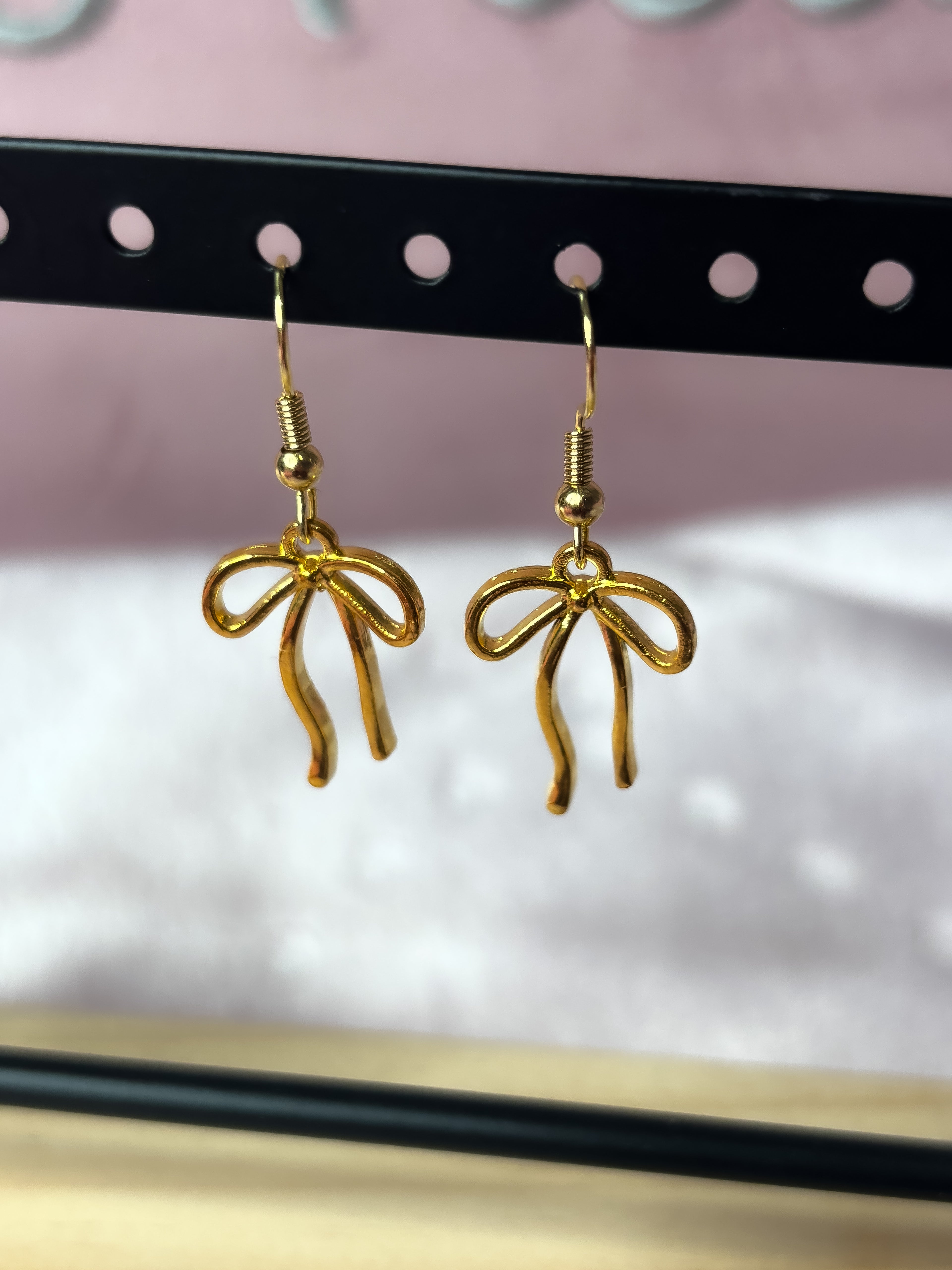 Cute gold bow earrings