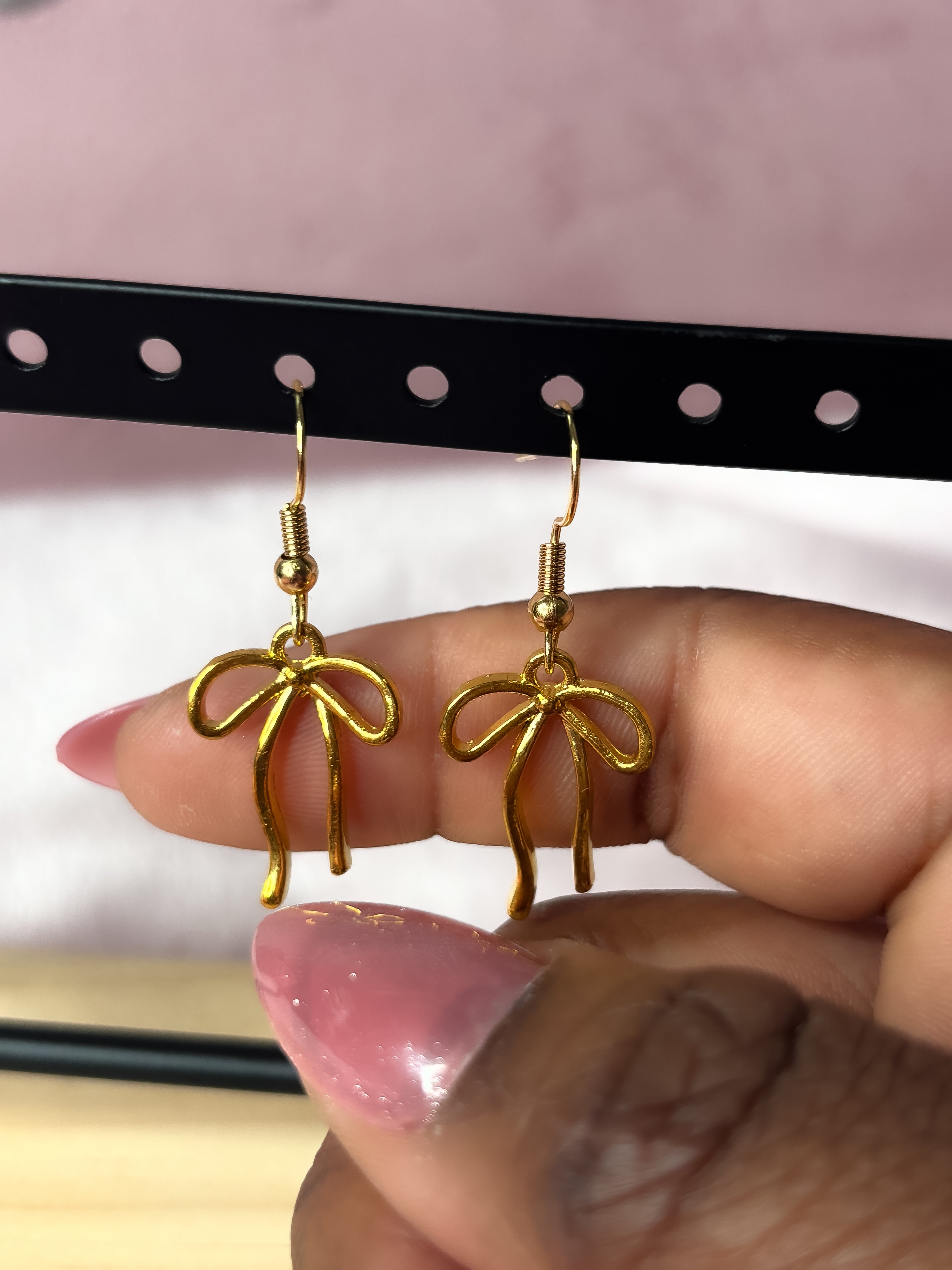 Cute gold bow earrings